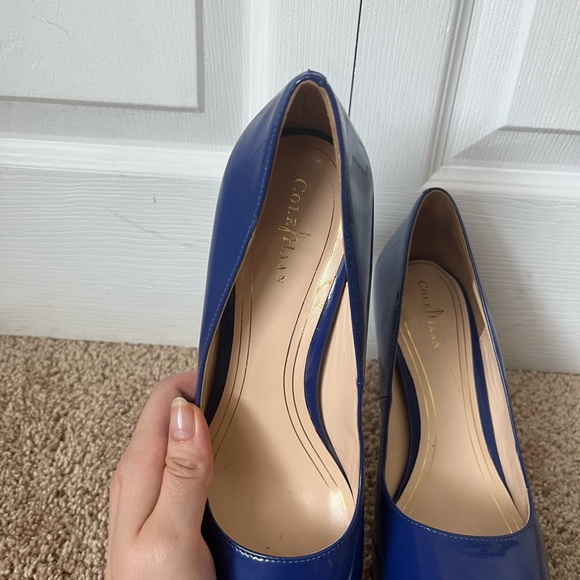 👠 Cole Haan - Vintage Cobalt Blue Patent Leather Pumps - Picture 3 of 7